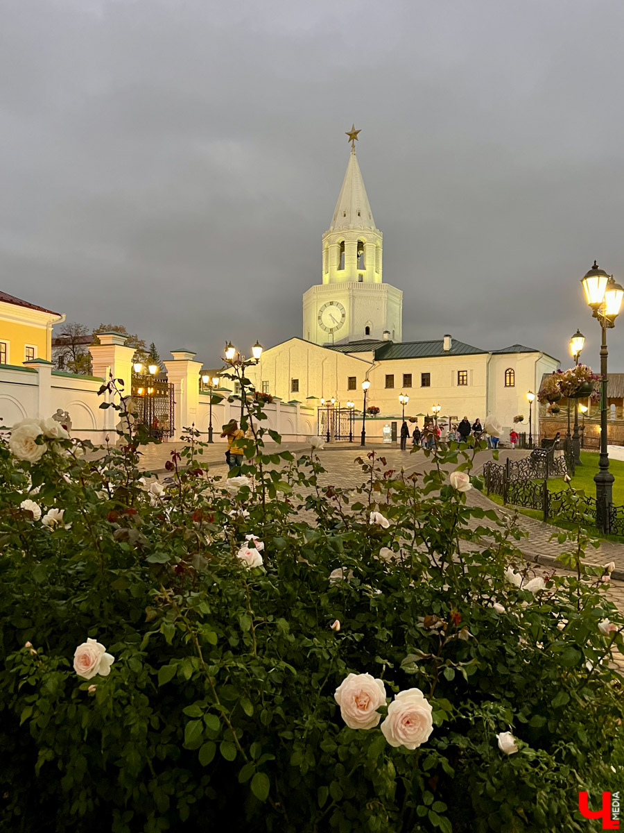Побывать в Казани многие мечтают, настолько притягательной кажется чарующая культура русского востока. Тем более после открытия платной федеральной трассы М-12 добираться до Татарстана на авто стало в два раза быстрее, чем прежде. Рассказываем, как с комфортом доехать до Республики из Владимира, на что посмотреть и какие блюда отведать в «столице всех татар мира».