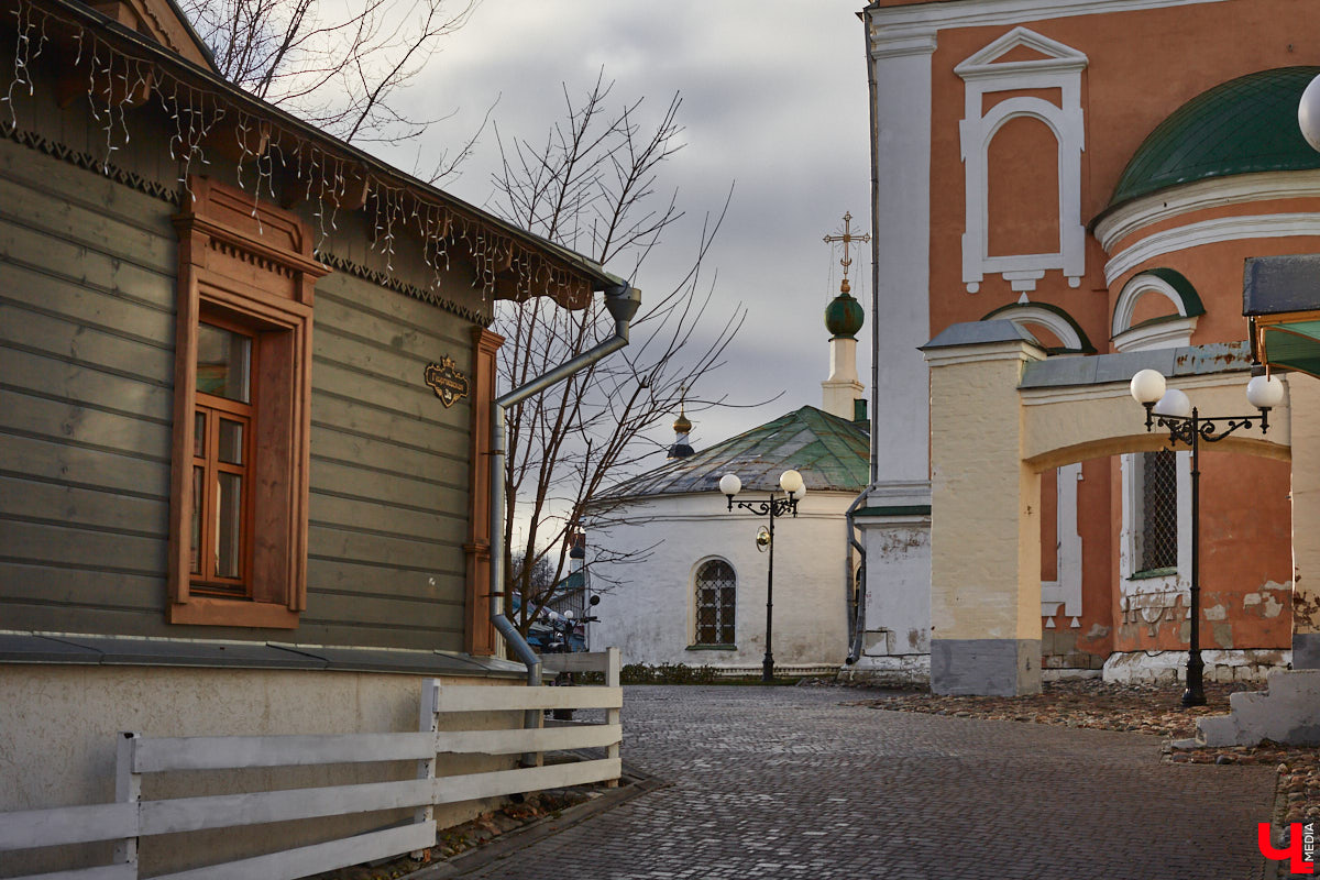 Снег сошел, будто и не бывало, на градуснике вновь показатели выше нуля. Чем не осень? Однако календарь, а вместе с ним и синоптики, утверждает: за окном зима, пусть и с нетипичными значениями. И хотя сейчас декабрь слабо соответствует статусу морозного времени года, не исключено: он себя еще покажет.