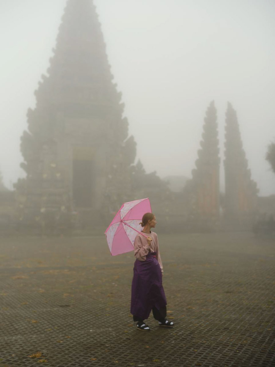 Их соединил серфинг. Анна Карасёва из Коврова познакомилась с будущим мужем в кэмпе на Бали. Сначала ребята вместе покоряли волны, а потом решили остаться жить на острове. Там у них родилась дочка, а еще появилась бизнес-идея, которую они успешно реализовали.