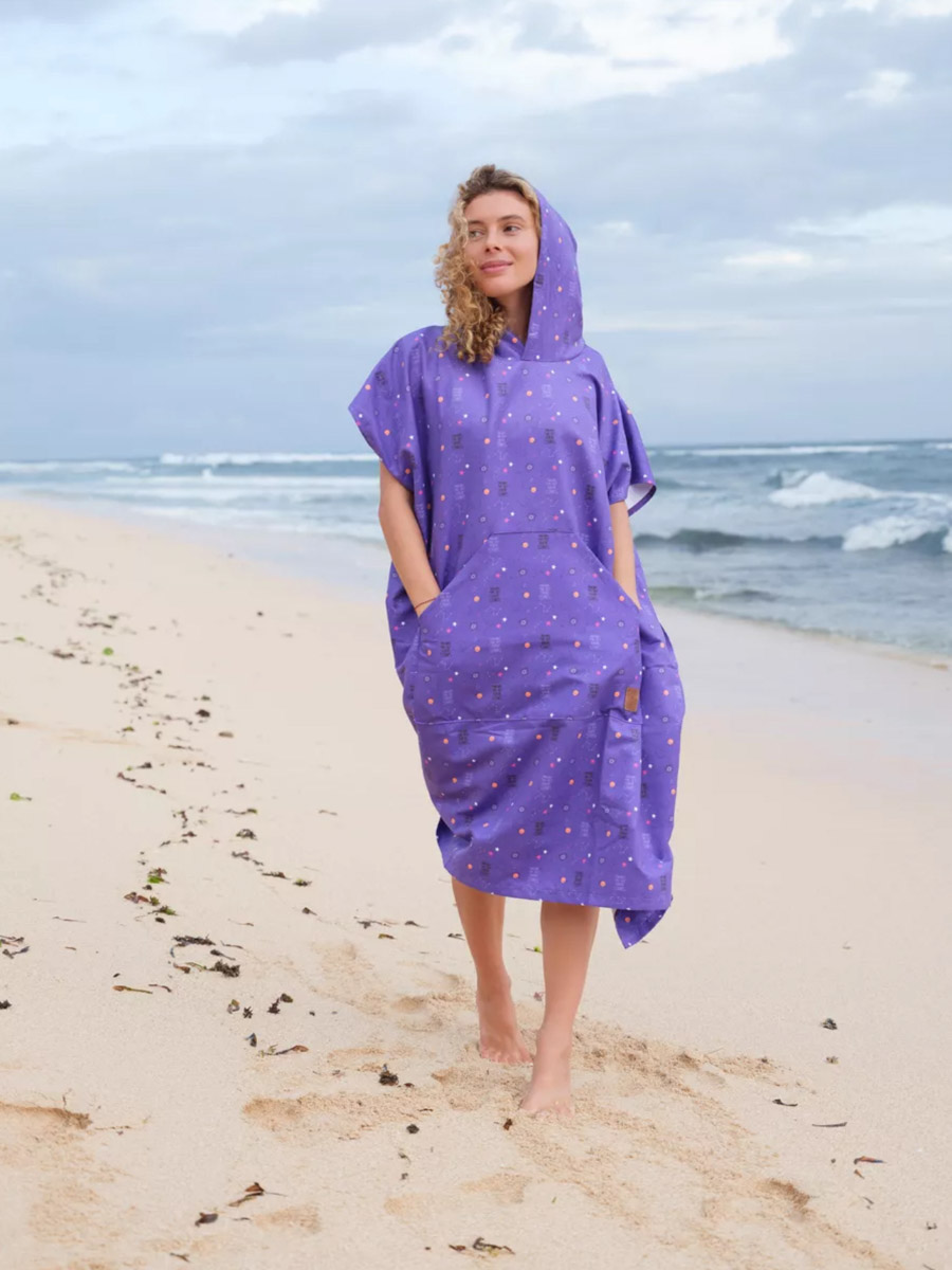 Их соединил серфинг. Анна Карасёва из Коврова познакомилась с будущим мужем в кэмпе на Бали. Сначала ребята вместе покоряли волны, а потом решили остаться жить на острове. Там у них родилась дочка, а еще появилась бизнес-идея, которую они успешно реализовали.