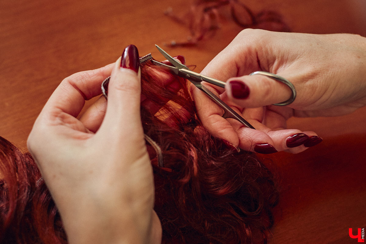 Взрослые тоже любят играть. Только так им удается хоть ненадолго открыть портал в прошлое. Екатерина Артюхова из Владимира посвящает свободное время барби. Она их наряжает, перепрошивает, иногда меняет части тел, дабы довести куколку до идеала. В ее коллекции уже около 70 гламурных красоток и мачо, часть из которых звездные копии.