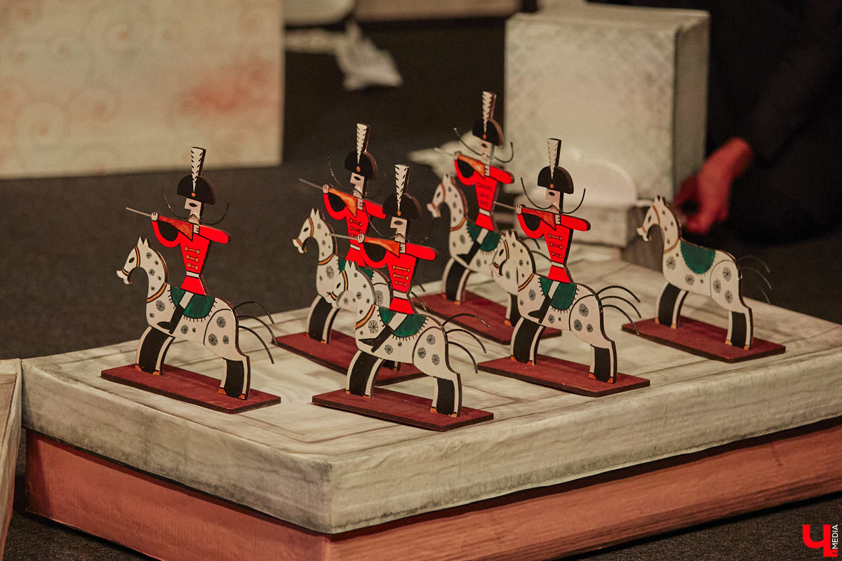 Подарок для юных владимирских зрителей приготовил «Театр         Т» из         Москвы         — волшебный спектакль «Щелкунчик» (0+). Интерактивное представление         — отличный шанс попасть в         сказку Гофмана прямо из         зала. Ожившие персонажи и         чудесные превращения не         оставят равнодушными детей и         их         родителей. Премьерные показы уже стартовали в         областном центре. Наше издание побывало на         одном из         них.