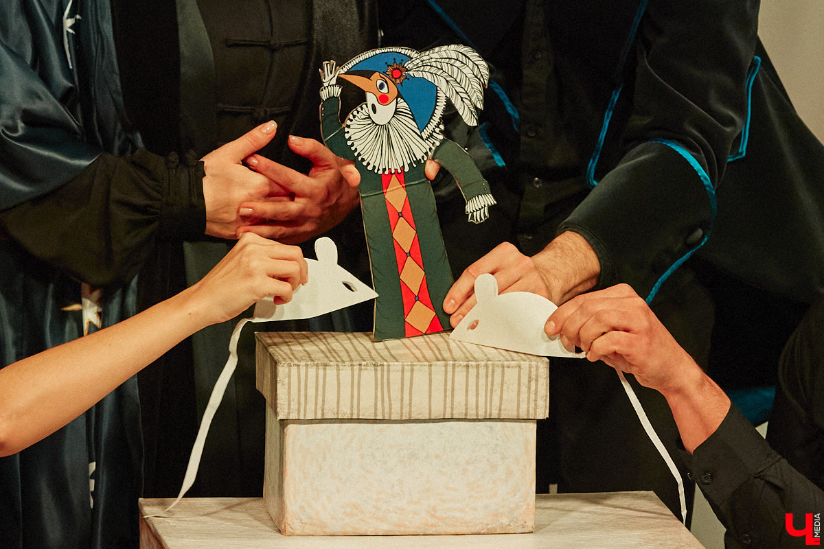 Подарок для юных владимирских зрителей приготовил «Театр         Т» из         Москвы         — волшебный спектакль «Щелкунчик» (0+). Интерактивное представление         — отличный шанс попасть в         сказку Гофмана прямо из         зала. Ожившие персонажи и         чудесные превращения не         оставят равнодушными детей и         их         родителей. Премьерные показы уже стартовали в         областном центре. Наше издание побывало на         одном из         них.