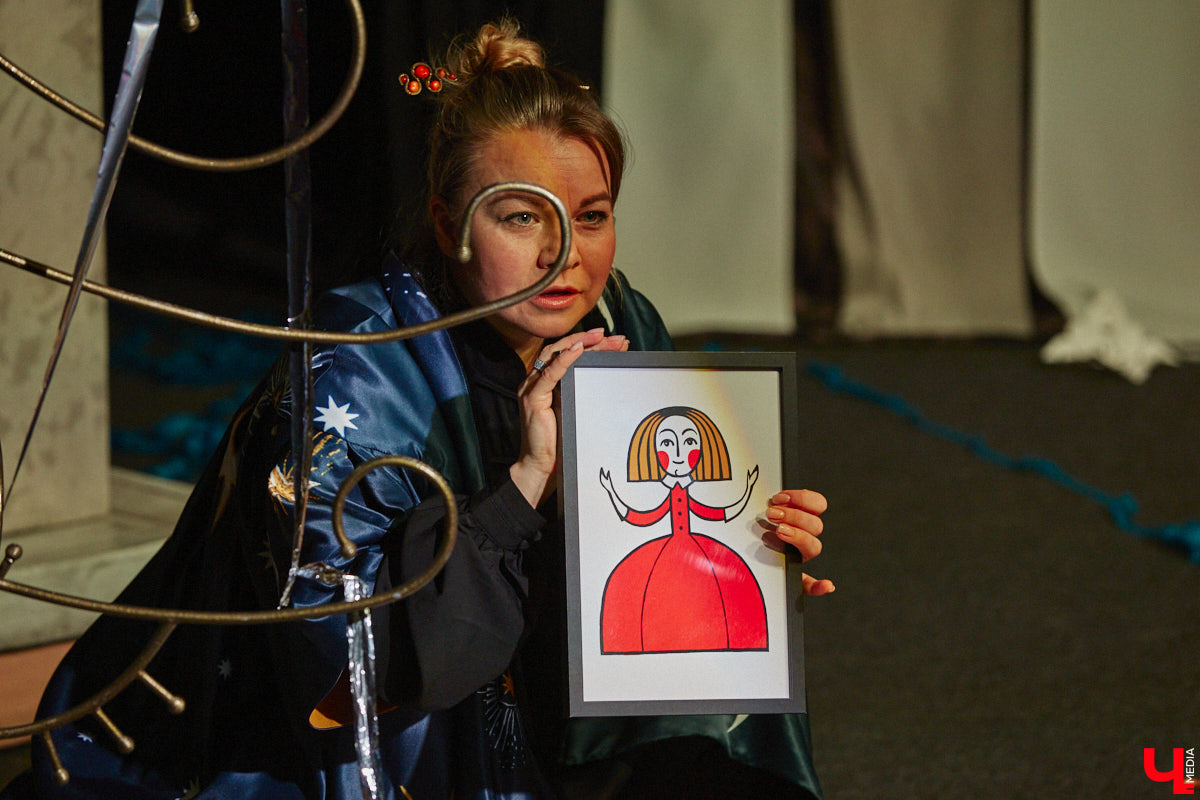 Подарок для юных владимирских зрителей приготовил «Театр         Т» из         Москвы         — волшебный спектакль «Щелкунчик» (0+). Интерактивное представление         — отличный шанс попасть в         сказку Гофмана прямо из         зала. Ожившие персонажи и         чудесные превращения не         оставят равнодушными детей и         их         родителей. Премьерные показы уже стартовали в         областном центре. Наше издание побывало на         одном из         них.