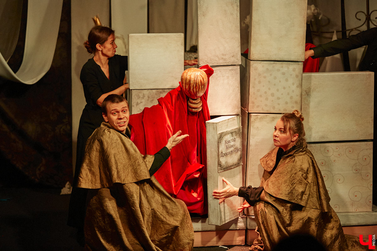 Подарок для юных владимирских зрителей приготовил «Театр         Т» из         Москвы         — волшебный спектакль «Щелкунчик» (0+). Интерактивное представление         — отличный шанс попасть в         сказку Гофмана прямо из         зала. Ожившие персонажи и         чудесные превращения не         оставят равнодушными детей и         их         родителей. Премьерные показы уже стартовали в         областном центре. Наше издание побывало на         одном из         них.