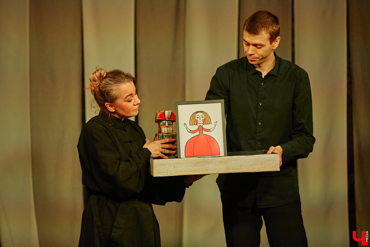 Подарок для юных владимирских зрителей приготовил «Театр         Т» из         Москвы         — волшебный спектакль «Щелкунчик» (0+). Интерактивное представление         — отличный шанс попасть в         сказку Гофмана прямо из         зала. Ожившие персонажи и         чудесные превращения не         оставят равнодушными детей и         их         родителей. Премьерные показы уже стартовали в         областном центре. Наше издание побывало на         одном из         них.