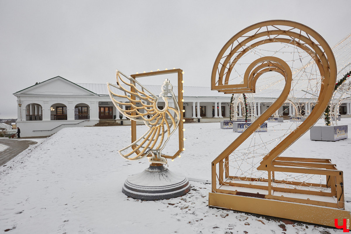 Юбилей музея под открытым небом позади, однако некоторые проекты до сих пор не закончены. Например, движение из Владимира в Суздаль по трассе Р-132 «Золотое кольцо» и сейчас вызывает много вопросов. Когда завершат капитальный ремонт на объекте и что еще в древнем городе придется доделывать в будущем году? Читайте в репортаже «Ключ-Медиа».