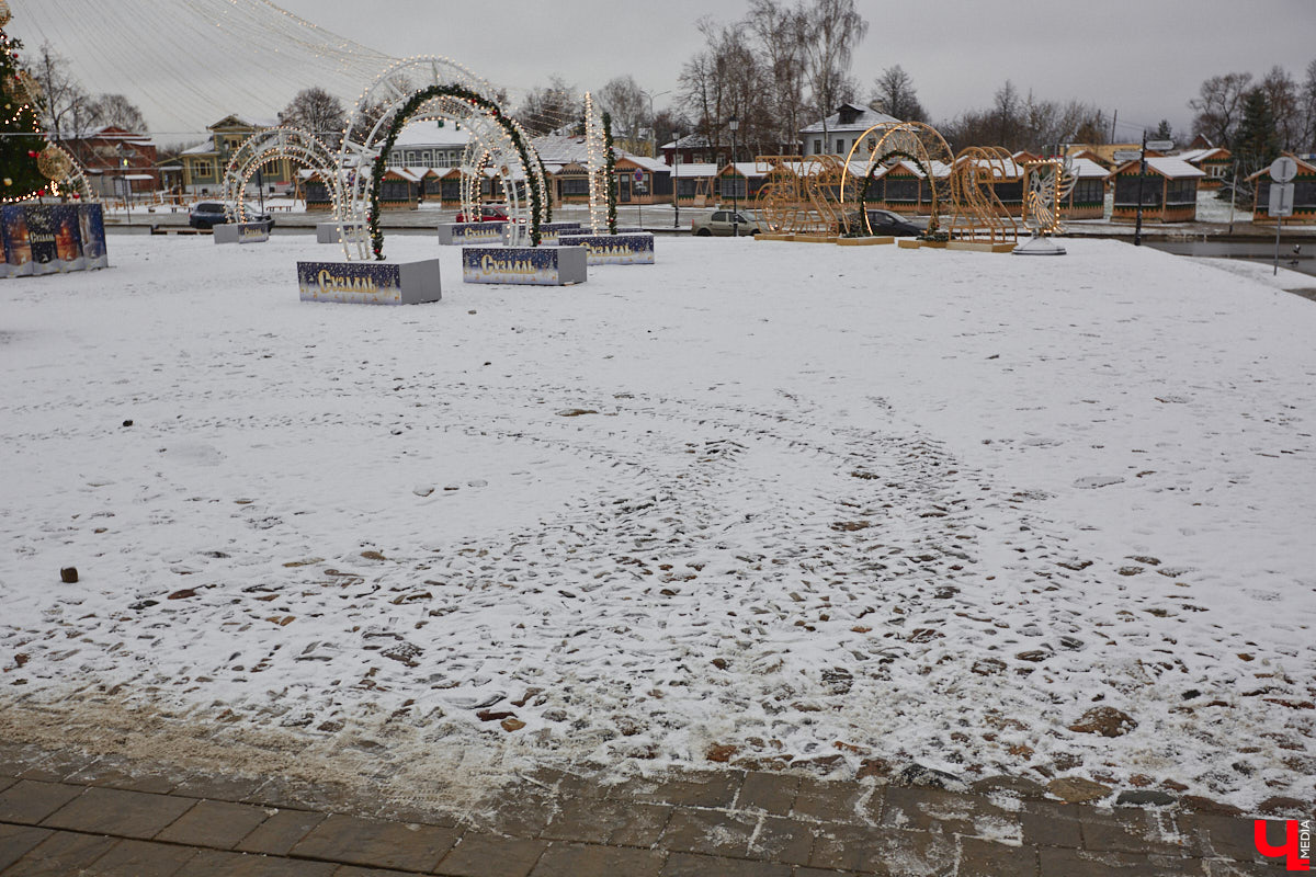 Юбилей музея под открытым небом позади, однако некоторые проекты до сих пор не закончены. Например, движение из Владимира в Суздаль по трассе Р-132 «Золотое кольцо» и сейчас вызывает много вопросов. Когда завершат капитальный ремонт на объекте и что еще в древнем городе придется доделывать в будущем году? Читайте в репортаже «Ключ-Медиа».