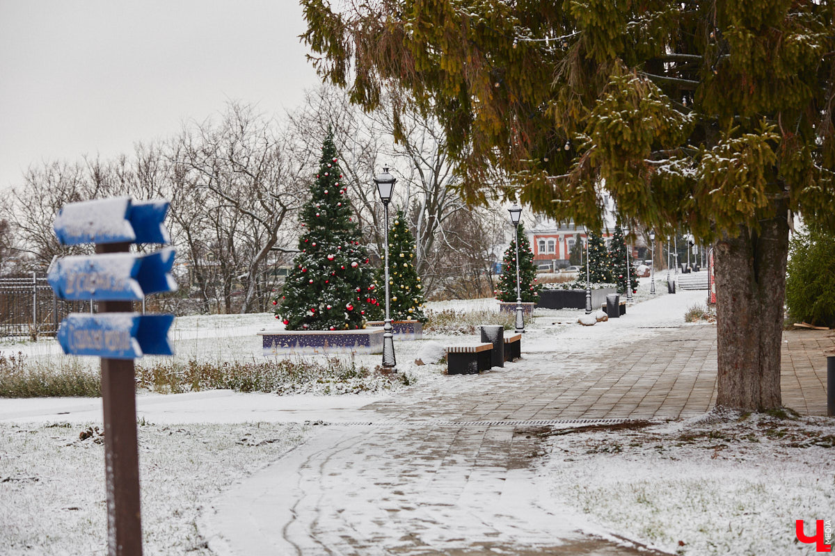 Юбилей музея под открытым небом позади, однако некоторые проекты до сих пор не закончены. Например, движение из Владимира в Суздаль по трассе Р-132 «Золотое кольцо» и сейчас вызывает много вопросов. Когда завершат капитальный ремонт на объекте и что еще в древнем городе придется доделывать в будущем году? Читайте в репортаже «Ключ-Медиа».