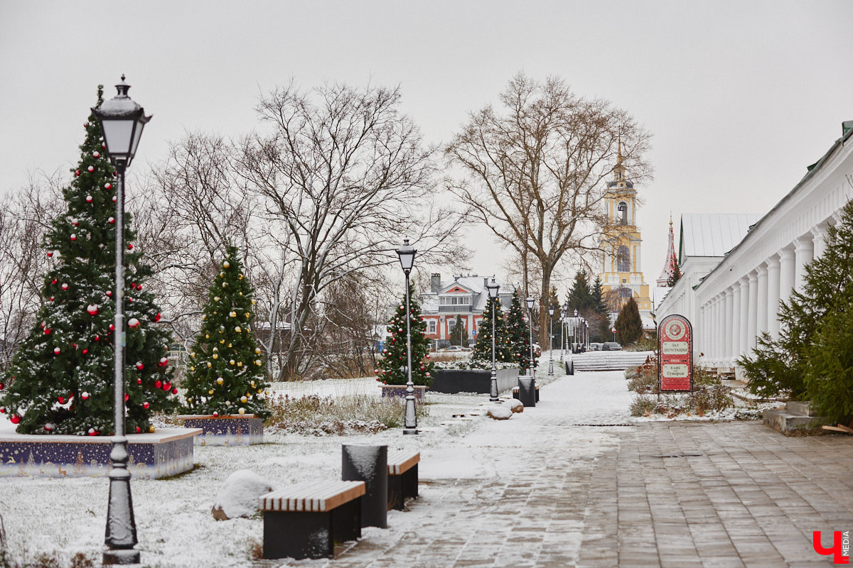 Юбилей музея под открытым небом позади, однако некоторые проекты до сих пор не закончены. Например, движение из Владимира в Суздаль по трассе Р-132 «Золотое кольцо» и сейчас вызывает много вопросов. Когда завершат капитальный ремонт на объекте и что еще в древнем городе придется доделывать в будущем году? Читайте в репортаже «Ключ-Медиа».