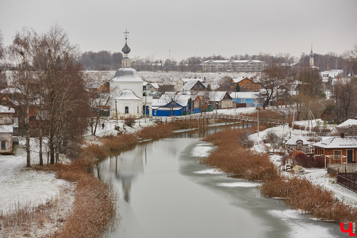 Юбилей музея под открытым небом позади, однако некоторые проекты до сих пор не закончены. Например, движение из Владимира в Суздаль по трассе Р-132 «Золотое кольцо» и сейчас вызывает много вопросов. Когда завершат капитальный ремонт на объекте и что еще в древнем городе придется доделывать в будущем году? Читайте в репортаже «Ключ-Медиа».