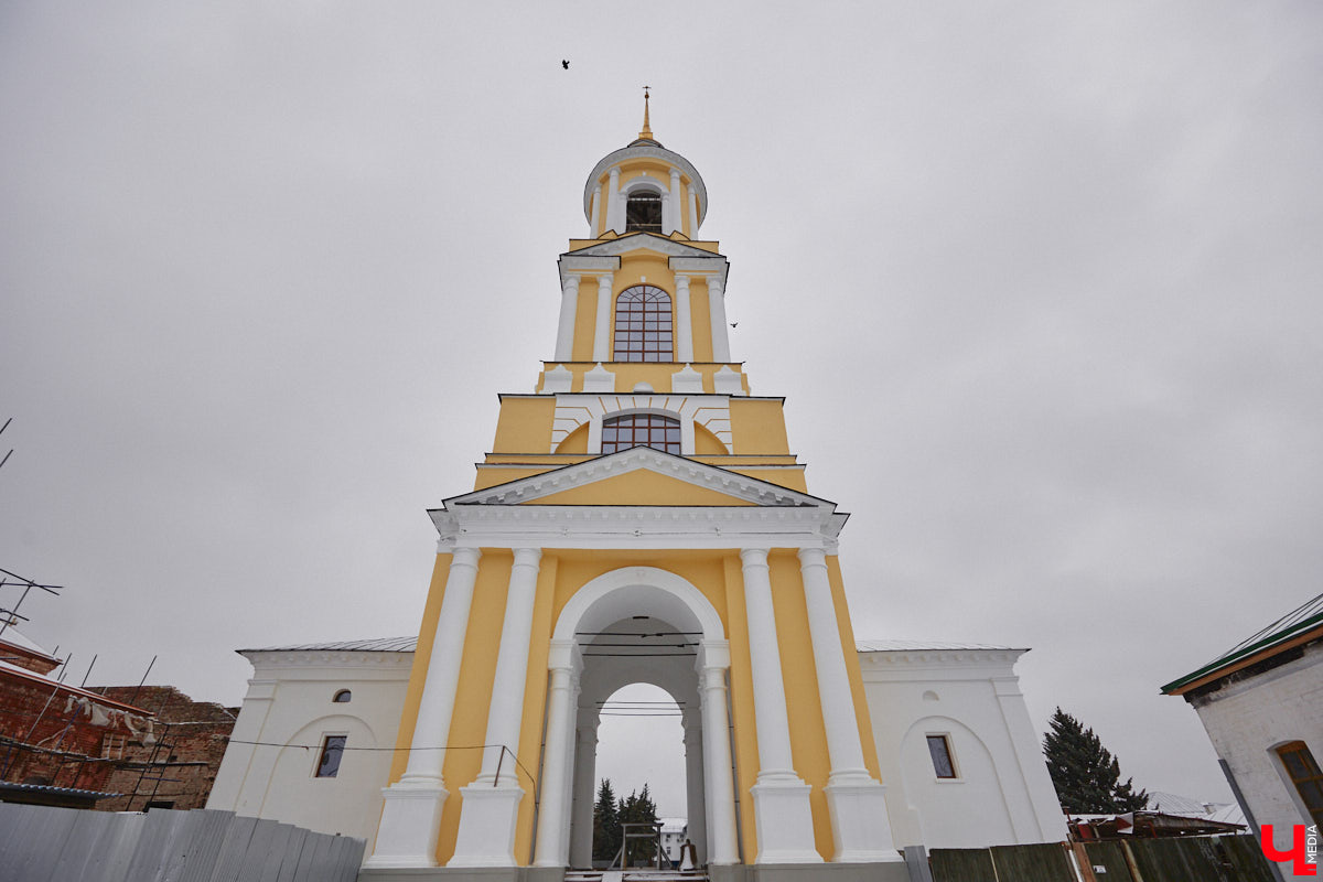 Юбилей музея под открытым небом позади, однако некоторые проекты до сих пор не закончены. Например, движение из Владимира в Суздаль по трассе Р-132 «Золотое кольцо» и сейчас вызывает много вопросов. Когда завершат капитальный ремонт на объекте и что еще в древнем городе придется доделывать в будущем году? Читайте в репортаже «Ключ-Медиа».