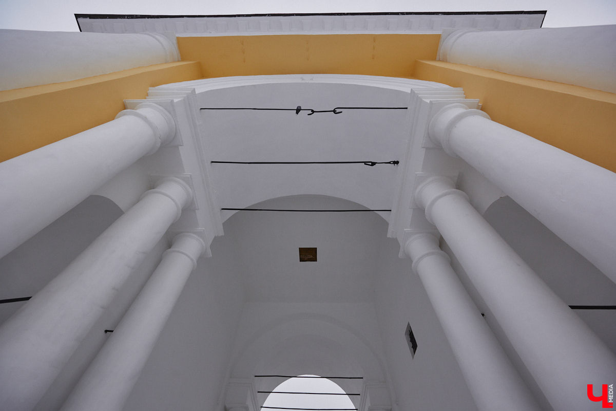 Юбилей музея под открытым небом позади, однако некоторые проекты до сих пор не закончены. Например, движение из Владимира в Суздаль по трассе Р-132 «Золотое кольцо» и сейчас вызывает много вопросов. Когда завершат капитальный ремонт на объекте и что еще в древнем городе придется доделывать в будущем году? Читайте в репортаже «Ключ-Медиа».