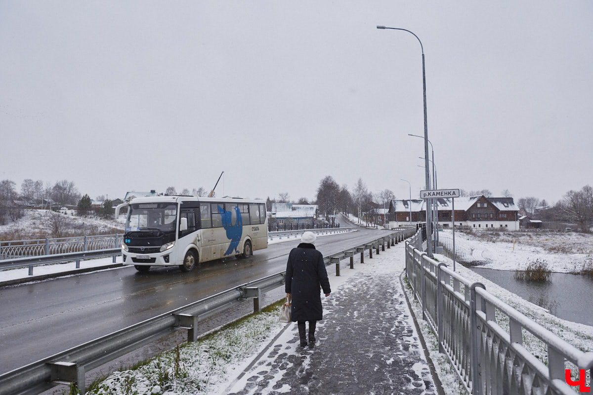 Юбилей музея под открытым небом позади, однако некоторые проекты до сих пор не закончены. Например, движение из Владимира в Суздаль по трассе Р-132 «Золотое кольцо» и сейчас вызывает много вопросов. Когда завершат капитальный ремонт на объекте и что еще в древнем городе придется доделывать в будущем году? Читайте в репортаже «Ключ-Медиа».