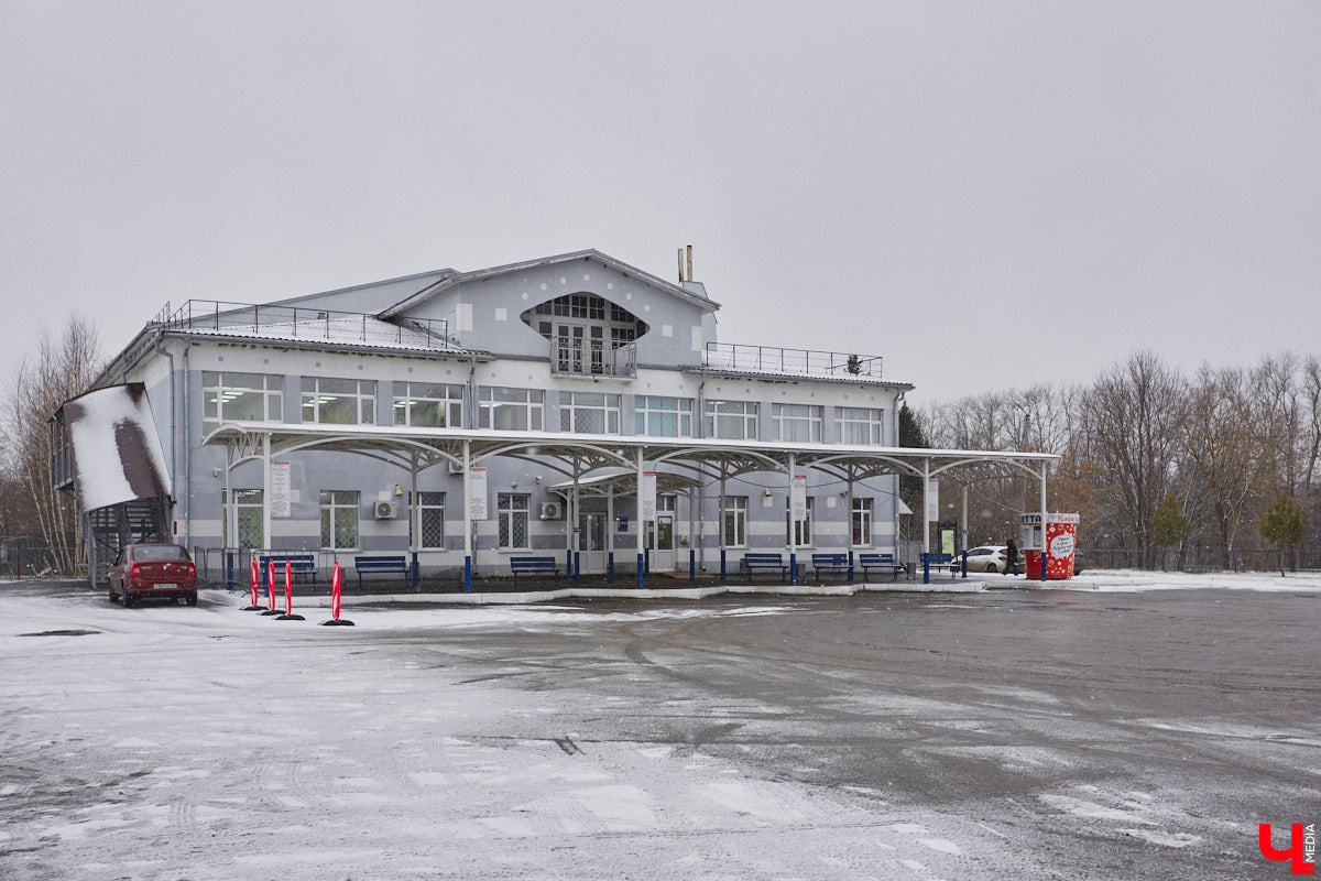 Юбилей музея под открытым небом позади, однако некоторые проекты до сих пор не закончены. Например, движение из Владимира в Суздаль по трассе Р-132 «Золотое кольцо» и сейчас вызывает много вопросов. Когда завершат капитальный ремонт на объекте и что еще в древнем городе придется доделывать в будущем году? Читайте в репортаже «Ключ-Медиа».
