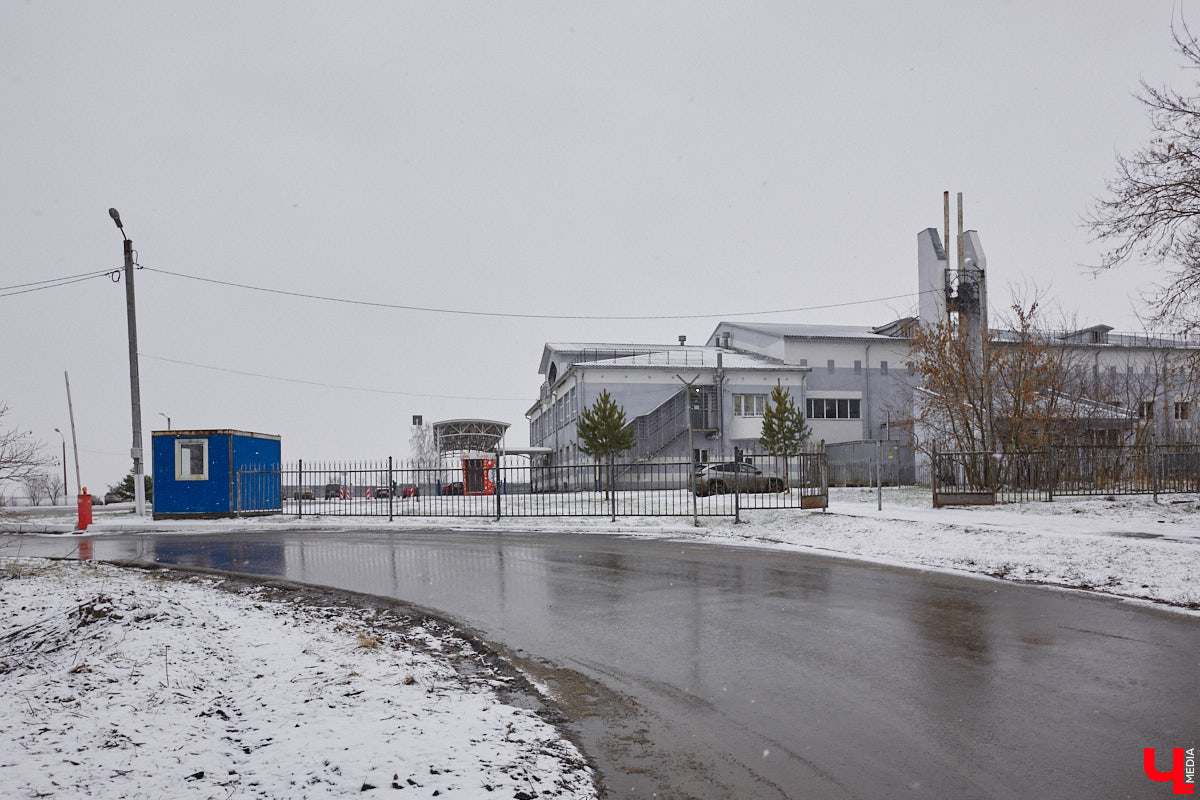 Юбилей музея под открытым небом позади, однако некоторые проекты до сих пор не закончены. Например, движение из Владимира в Суздаль по трассе Р-132 «Золотое кольцо» и сейчас вызывает много вопросов. Когда завершат капитальный ремонт на объекте и что еще в древнем городе придется доделывать в будущем году? Читайте в репортаже «Ключ-Медиа».