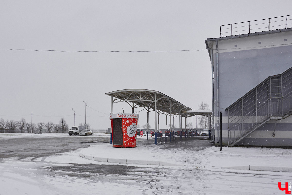 Юбилей музея под открытым небом позади, однако некоторые проекты до сих пор не закончены. Например, движение из Владимира в Суздаль по трассе Р-132 «Золотое кольцо» и сейчас вызывает много вопросов. Когда завершат капитальный ремонт на объекте и что еще в древнем городе придется доделывать в будущем году? Читайте в репортаже «Ключ-Медиа».