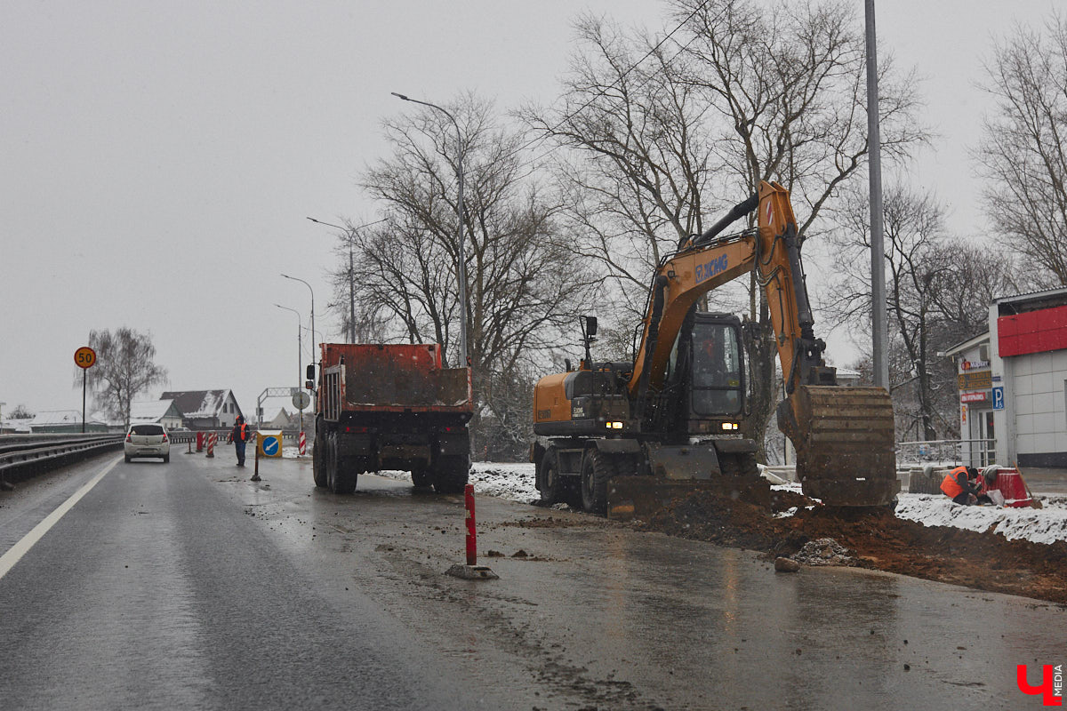 Юбилей музея под открытым небом позади, однако некоторые проекты до сих пор не закончены. Например, движение из Владимира в Суздаль по трассе Р-132 «Золотое кольцо» и сейчас вызывает много вопросов. Когда завершат капитальный ремонт на объекте и что еще в древнем городе придется доделывать в будущем году? Читайте в репортаже «Ключ-Медиа».