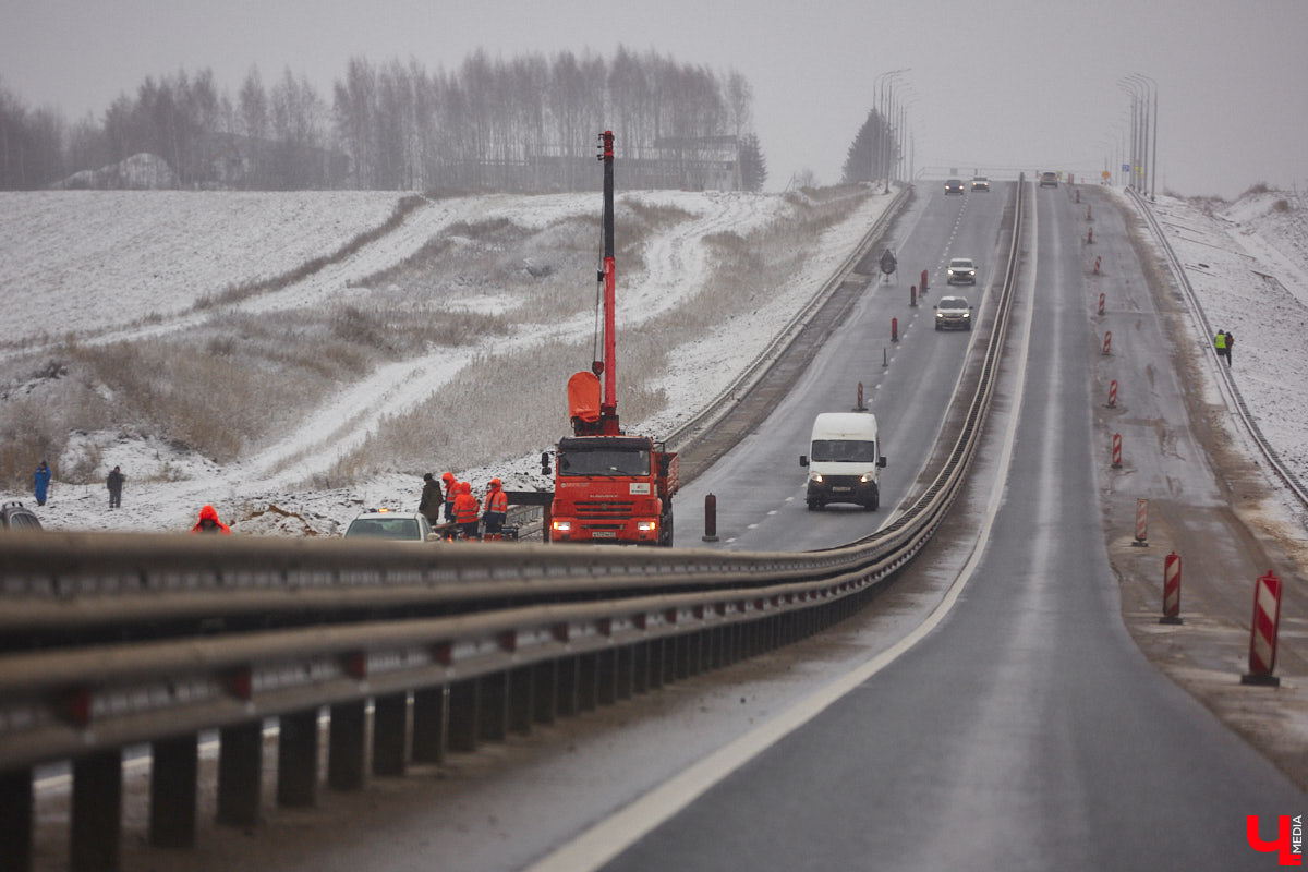 Юбилей музея под открытым небом позади, однако некоторые проекты до сих пор не закончены. Например, движение из Владимира в Суздаль по трассе Р-132 «Золотое кольцо» и сейчас вызывает много вопросов. Когда завершат капитальный ремонт на объекте и что еще в древнем городе придется доделывать в будущем году? Читайте в репортаже «Ключ-Медиа».