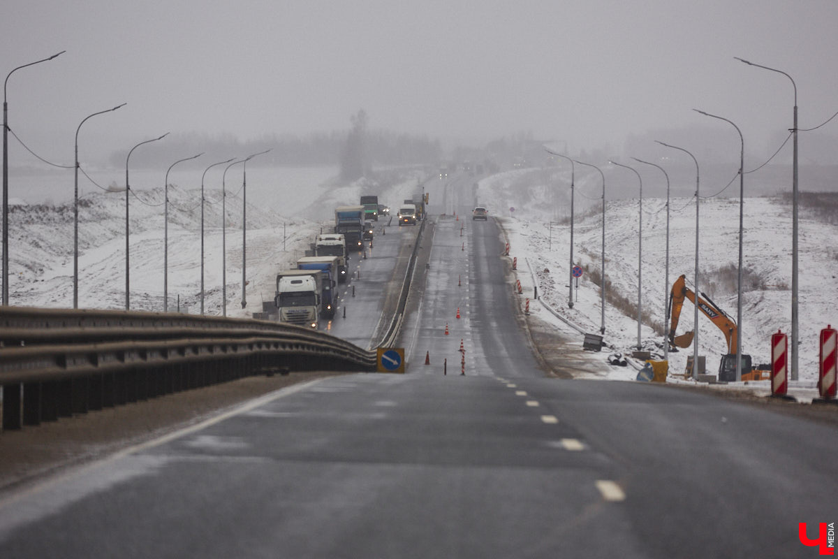 Юбилей музея под открытым небом позади, однако некоторые проекты до сих пор не закончены. Например, движение из Владимира в Суздаль по трассе Р-132 «Золотое кольцо» и сейчас вызывает много вопросов. Когда завершат капитальный ремонт на объекте и что еще в древнем городе придется доделывать в будущем году? Читайте в репортаже «Ключ-Медиа».