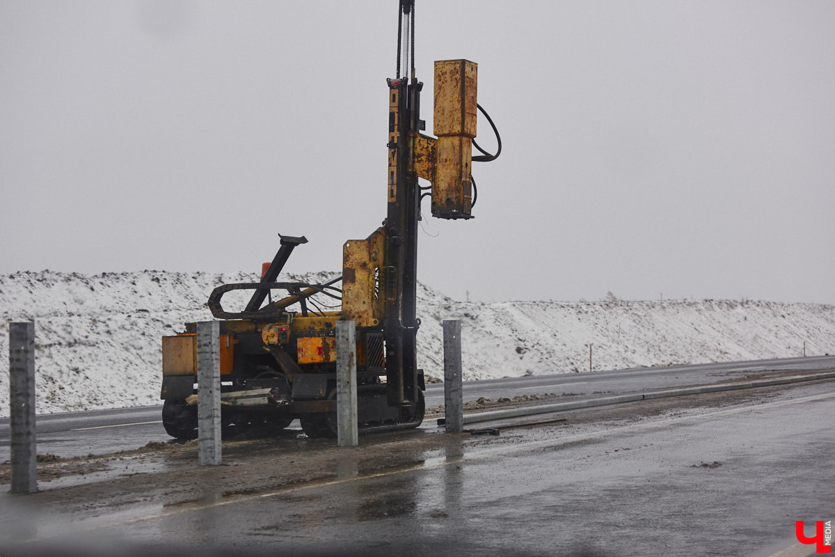 Юбилей музея под открытым небом позади, однако некоторые проекты до сих пор не закончены. Например, движение из Владимира в Суздаль по трассе Р-132 «Золотое кольцо» и сейчас вызывает много вопросов. Когда завершат капитальный ремонт на объекте и что еще в древнем городе придется доделывать в будущем году? Читайте в репортаже «Ключ-Медиа».