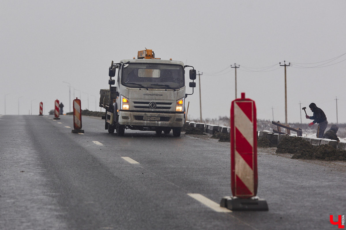 Юбилей музея под открытым небом позади, однако некоторые проекты до сих пор не закончены. Например, движение из Владимира в Суздаль по трассе Р-132 «Золотое кольцо» и сейчас вызывает много вопросов. Когда завершат капитальный ремонт на объекте и что еще в древнем городе придется доделывать в будущем году? Читайте в репортаже «Ключ-Медиа».