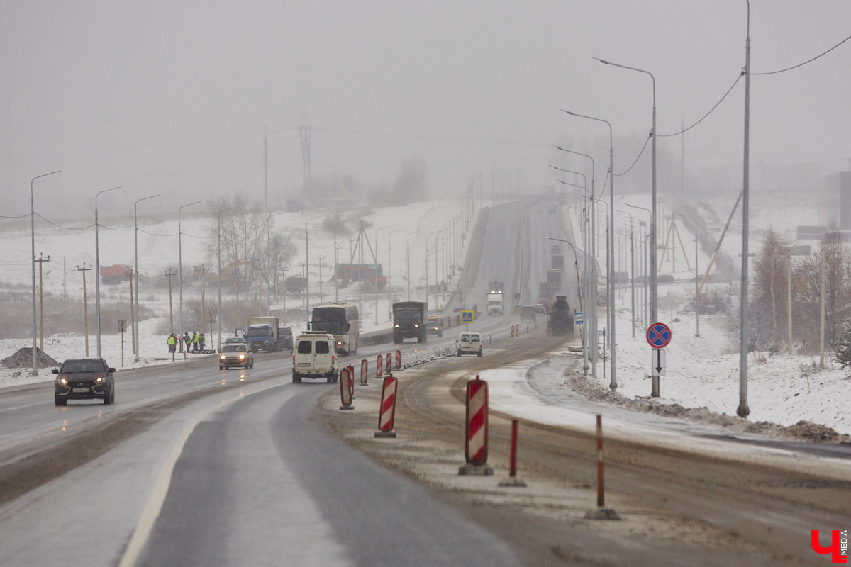 Юбилей музея под открытым небом позади, однако некоторые проекты до сих пор не закончены. Например, движение из Владимира в Суздаль по трассе Р-132 «Золотое кольцо» и сейчас вызывает много вопросов. Когда завершат капитальный ремонт на объекте и что еще в древнем городе придется доделывать в будущем году? Читайте в репортаже «Ключ-Медиа».