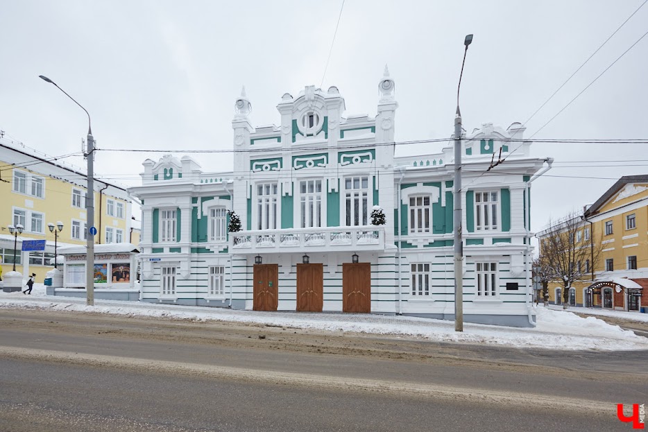 120 лет назад в областной столице родился Николай Николаевич Воронин, выдающийся ученый, археолог. Он вел беспрецедентные по своим масштабам и научной значимости раскопки в 33-м регионе и других местах. Так, например, его книга «Владимир — Боголюбово — Суздаль — Юрьев-Польский» положила начало серии путеводителей по городам Древней Руси. Жизнь доктора исторических наук была не менее выдающейся, чем его работы.