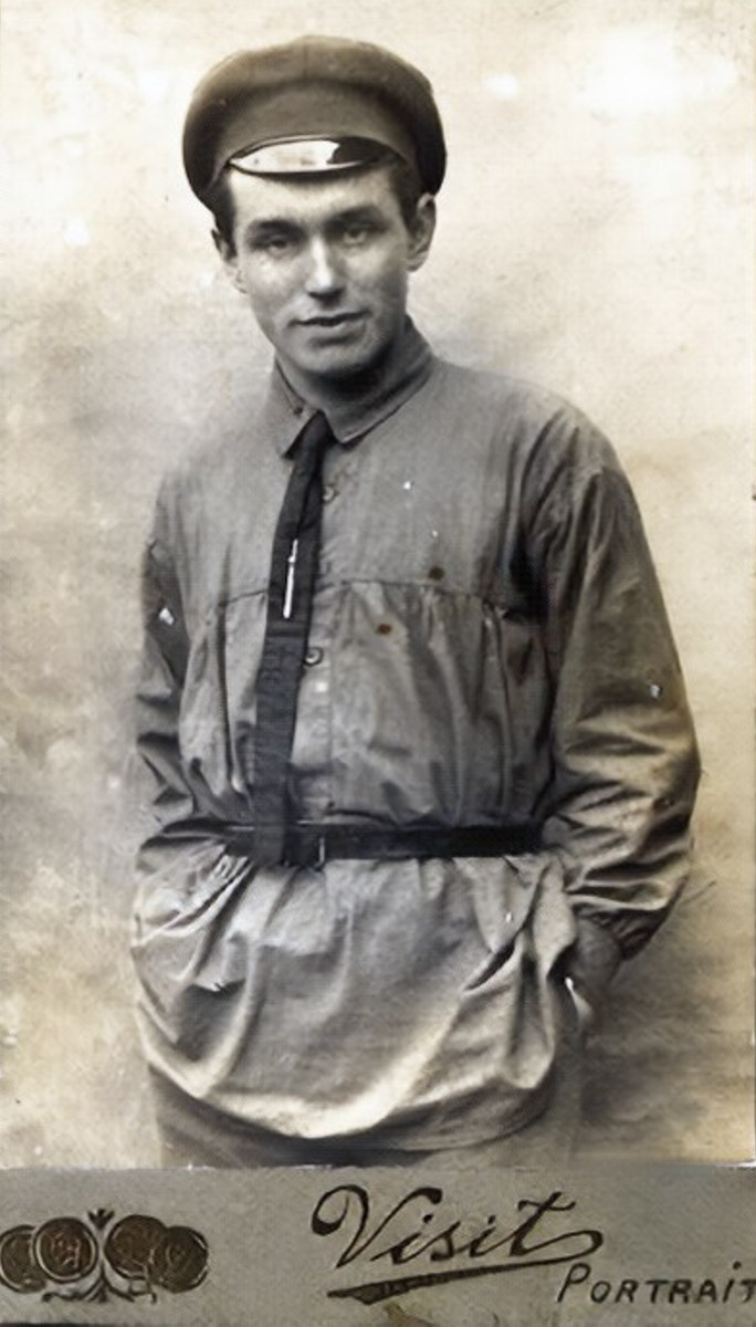 120 лет назад в областной столице родился Николай Николаевич Воронин, выдающийся ученый, археолог. Он вел беспрецедентные по своим масштабам и научной значимости раскопки в 33-м регионе и других местах. Так, например, его книга «Владимир — Боголюбово — Суздаль — Юрьев-Польский» положила начало серии путеводителей по городам Древней Руси. Жизнь доктора исторических наук была не менее выдающейся, чем его работы.