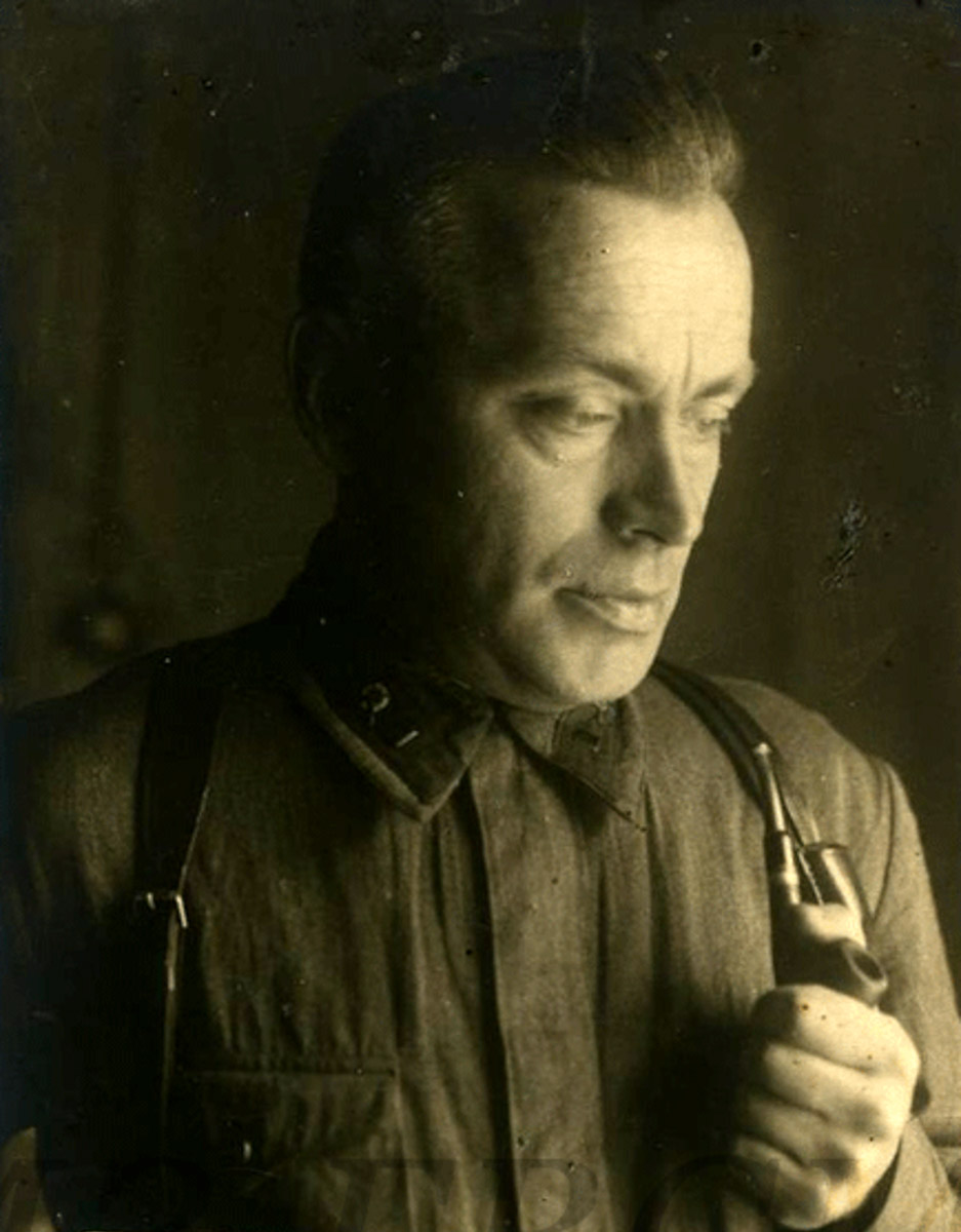 120 лет назад в областной столице родился Николай Николаевич Воронин, выдающийся ученый, археолог. Он вел беспрецедентные по своим масштабам и научной значимости раскопки в 33-м регионе и других местах. Так, например, его книга «Владимир — Боголюбово — Суздаль — Юрьев-Польский» положила начало серии путеводителей по городам Древней Руси. Жизнь доктора исторических наук была не менее выдающейся, чем его работы.