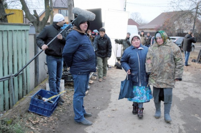 Бывшая резиденция Ивана Грозного не может похвастаться таким паломничеством кинематографистов, как Владимир и тем более Суздаль. Но пару шедевров и несколько вполне достойных кинолент сняли и там. Причем первые в области съемки аж в 1926 году проходили именно в Александрове. «Ключ-Медиа» собрал фильмы и сериалы, в которых город 33-го региона стал полноценным участником фильма или же, напротив, скромно выступал в роли незаметного статиста.