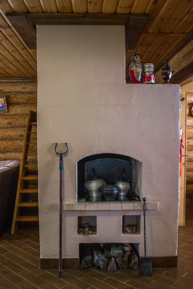 Где и&nbsp;как провести Новый год, каждый решает сам. Тем, кто планирует в&nbsp;каникулы покинуть бетонные джунгли, поможет обзор домов, которые сдают в&nbsp;аренду на&nbsp;праздники во&nbsp;Владимирской области. Мы&nbsp;подобрали варианты как для больших компаний, так и&nbsp;для пар и&nbsp;даже на&nbsp;одного человека. Однако стоит поторопиться с&nbsp;выбором&nbsp;— часы вот-вот пробьют полночь!