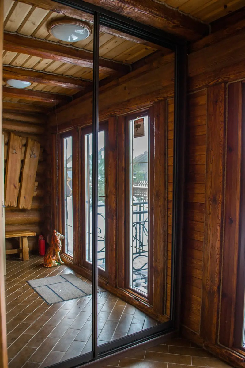 Где и&nbsp;как провести Новый год, каждый решает сам. Тем, кто планирует в&nbsp;каникулы покинуть бетонные джунгли, поможет обзор домов, которые сдают в&nbsp;аренду на&nbsp;праздники во&nbsp;Владимирской области. Мы&nbsp;подобрали варианты как для больших компаний, так и&nbsp;для пар и&nbsp;даже на&nbsp;одного человека. Однако стоит поторопиться с&nbsp;выбором&nbsp;— часы вот-вот пробьют полночь!