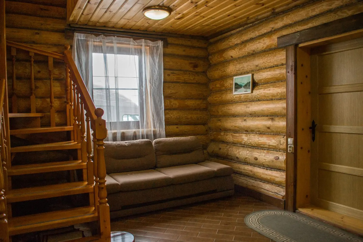 Где и&nbsp;как провести Новый год, каждый решает сам. Тем, кто планирует в&nbsp;каникулы покинуть бетонные джунгли, поможет обзор домов, которые сдают в&nbsp;аренду на&nbsp;праздники во&nbsp;Владимирской области. Мы&nbsp;подобрали варианты как для больших компаний, так и&nbsp;для пар и&nbsp;даже на&nbsp;одного человека. Однако стоит поторопиться с&nbsp;выбором&nbsp;— часы вот-вот пробьют полночь!