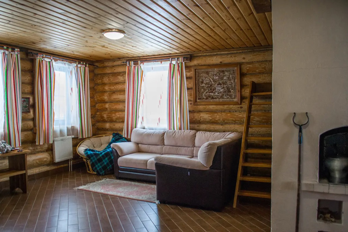 Где и&nbsp;как провести Новый год, каждый решает сам. Тем, кто планирует в&nbsp;каникулы покинуть бетонные джунгли, поможет обзор домов, которые сдают в&nbsp;аренду на&nbsp;праздники во&nbsp;Владимирской области. Мы&nbsp;подобрали варианты как для больших компаний, так и&nbsp;для пар и&nbsp;даже на&nbsp;одного человека. Однако стоит поторопиться с&nbsp;выбором&nbsp;— часы вот-вот пробьют полночь!