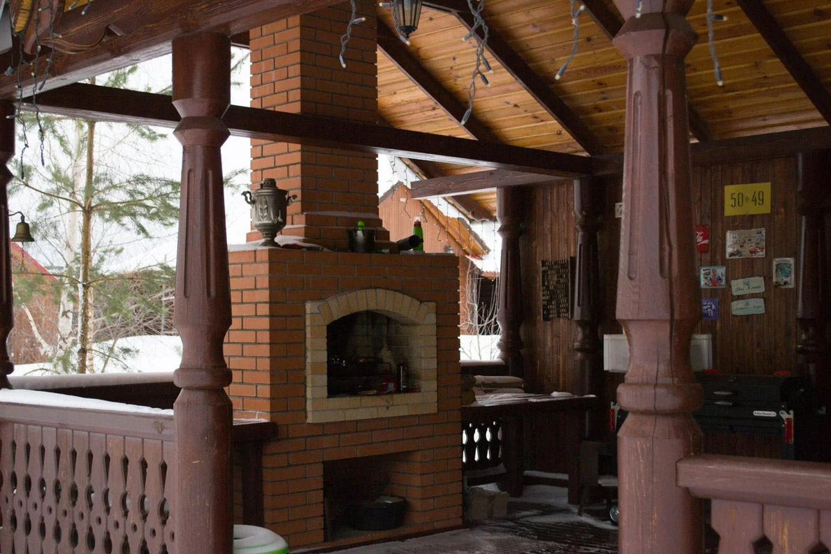 Где и&nbsp;как провести Новый год, каждый решает сам. Тем, кто планирует в&nbsp;каникулы покинуть бетонные джунгли, поможет обзор домов, которые сдают в&nbsp;аренду на&nbsp;праздники во&nbsp;Владимирской области. Мы&nbsp;подобрали варианты как для больших компаний, так и&nbsp;для пар и&nbsp;даже на&nbsp;одного человека. Однако стоит поторопиться с&nbsp;выбором&nbsp;— часы вот-вот пробьют полночь!