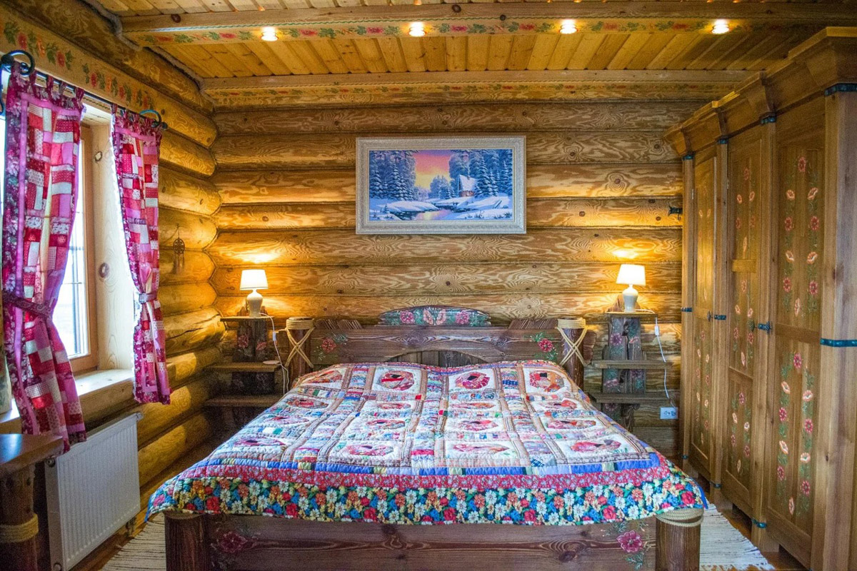 Где и&nbsp;как провести Новый год, каждый решает сам. Тем, кто планирует в&nbsp;каникулы покинуть бетонные джунгли, поможет обзор домов, которые сдают в&nbsp;аренду на&nbsp;праздники во&nbsp;Владимирской области. Мы&nbsp;подобрали варианты как для больших компаний, так и&nbsp;для пар и&nbsp;даже на&nbsp;одного человека. Однако стоит поторопиться с&nbsp;выбором&nbsp;— часы вот-вот пробьют полночь!