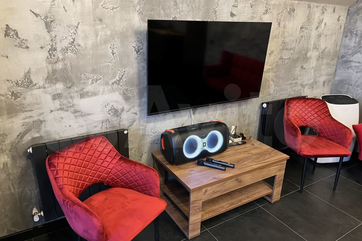 Где и&nbsp;как провести Новый год, каждый решает сам. Тем, кто планирует в&nbsp;каникулы покинуть бетонные джунгли, поможет обзор домов, которые сдают в&nbsp;аренду на&nbsp;праздники во&nbsp;Владимирской области. Мы&nbsp;подобрали варианты как для больших компаний, так и&nbsp;для пар и&nbsp;даже на&nbsp;одного человека. Однако стоит поторопиться с&nbsp;выбором&nbsp;— часы вот-вот пробьют полночь!