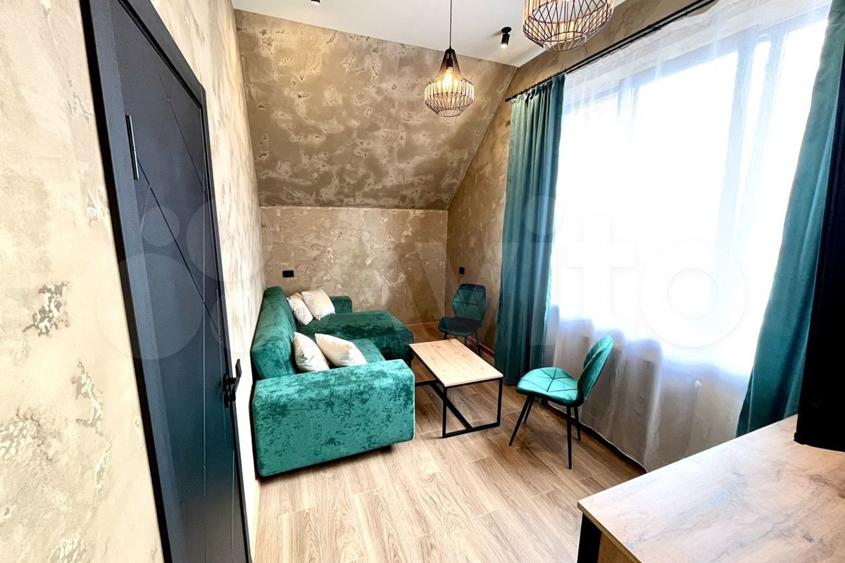 Где и&nbsp;как провести Новый год, каждый решает сам. Тем, кто планирует в&nbsp;каникулы покинуть бетонные джунгли, поможет обзор домов, которые сдают в&nbsp;аренду на&nbsp;праздники во&nbsp;Владимирской области. Мы&nbsp;подобрали варианты как для больших компаний, так и&nbsp;для пар и&nbsp;даже на&nbsp;одного человека. Однако стоит поторопиться с&nbsp;выбором&nbsp;— часы вот-вот пробьют полночь!