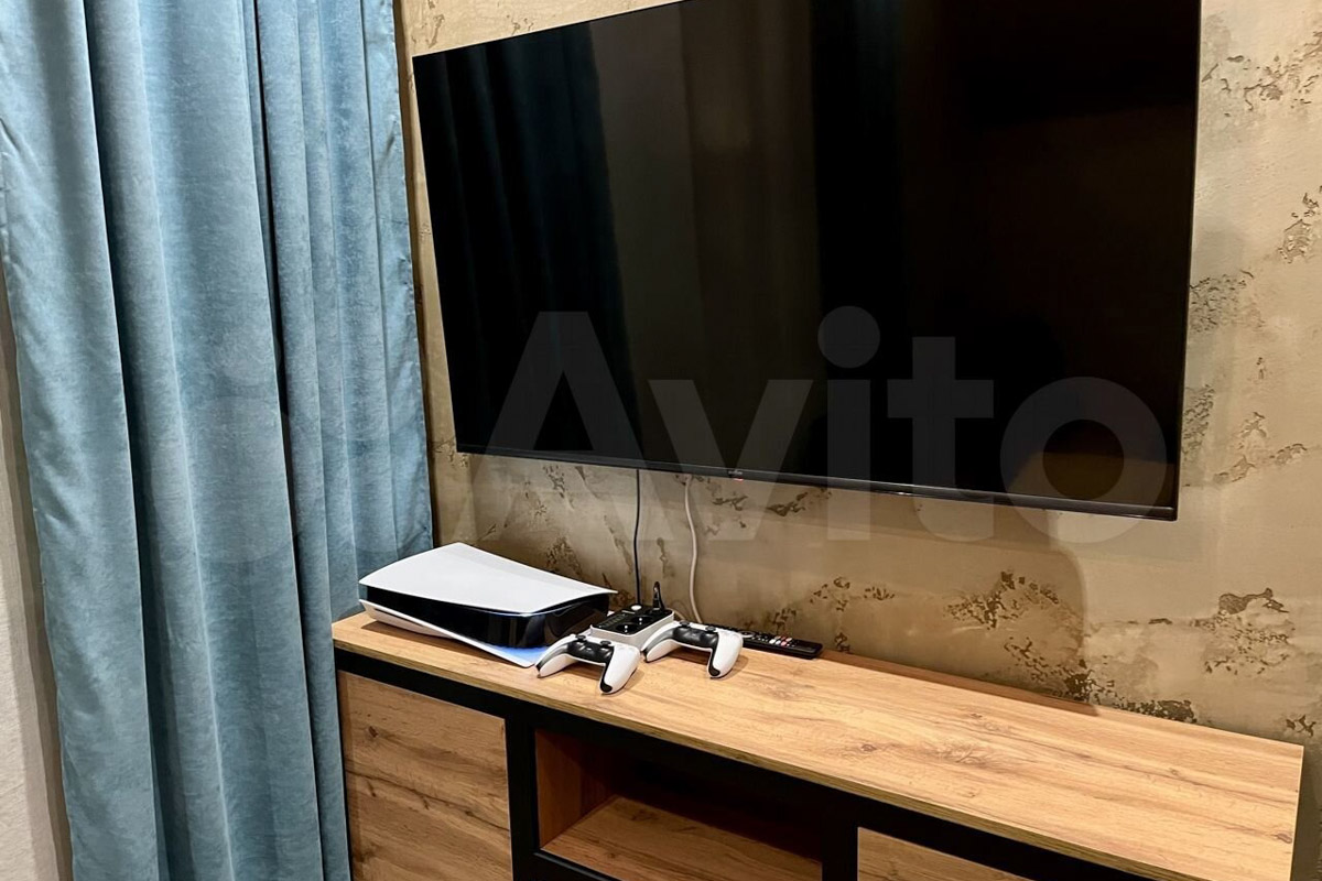 Где и&nbsp;как провести Новый год, каждый решает сам. Тем, кто планирует в&nbsp;каникулы покинуть бетонные джунгли, поможет обзор домов, которые сдают в&nbsp;аренду на&nbsp;праздники во&nbsp;Владимирской области. Мы&nbsp;подобрали варианты как для больших компаний, так и&nbsp;для пар и&nbsp;даже на&nbsp;одного человека. Однако стоит поторопиться с&nbsp;выбором&nbsp;— часы вот-вот пробьют полночь!