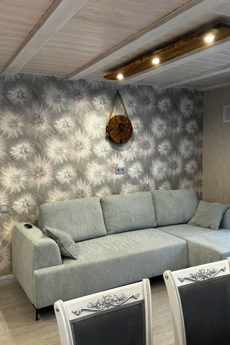 Где и&nbsp;как провести Новый год, каждый решает сам. Тем, кто планирует в&nbsp;каникулы покинуть бетонные джунгли, поможет обзор домов, которые сдают в&nbsp;аренду на&nbsp;праздники во&nbsp;Владимирской области. Мы&nbsp;подобрали варианты как для больших компаний, так и&nbsp;для пар и&nbsp;даже на&nbsp;одного человека. Однако стоит поторопиться с&nbsp;выбором&nbsp;— часы вот-вот пробьют полночь!