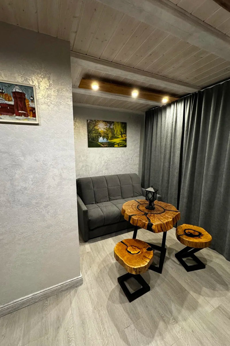 Где и&nbsp;как провести Новый год, каждый решает сам. Тем, кто планирует в&nbsp;каникулы покинуть бетонные джунгли, поможет обзор домов, которые сдают в&nbsp;аренду на&nbsp;праздники во&nbsp;Владимирской области. Мы&nbsp;подобрали варианты как для больших компаний, так и&nbsp;для пар и&nbsp;даже на&nbsp;одного человека. Однако стоит поторопиться с&nbsp;выбором&nbsp;— часы вот-вот пробьют полночь!