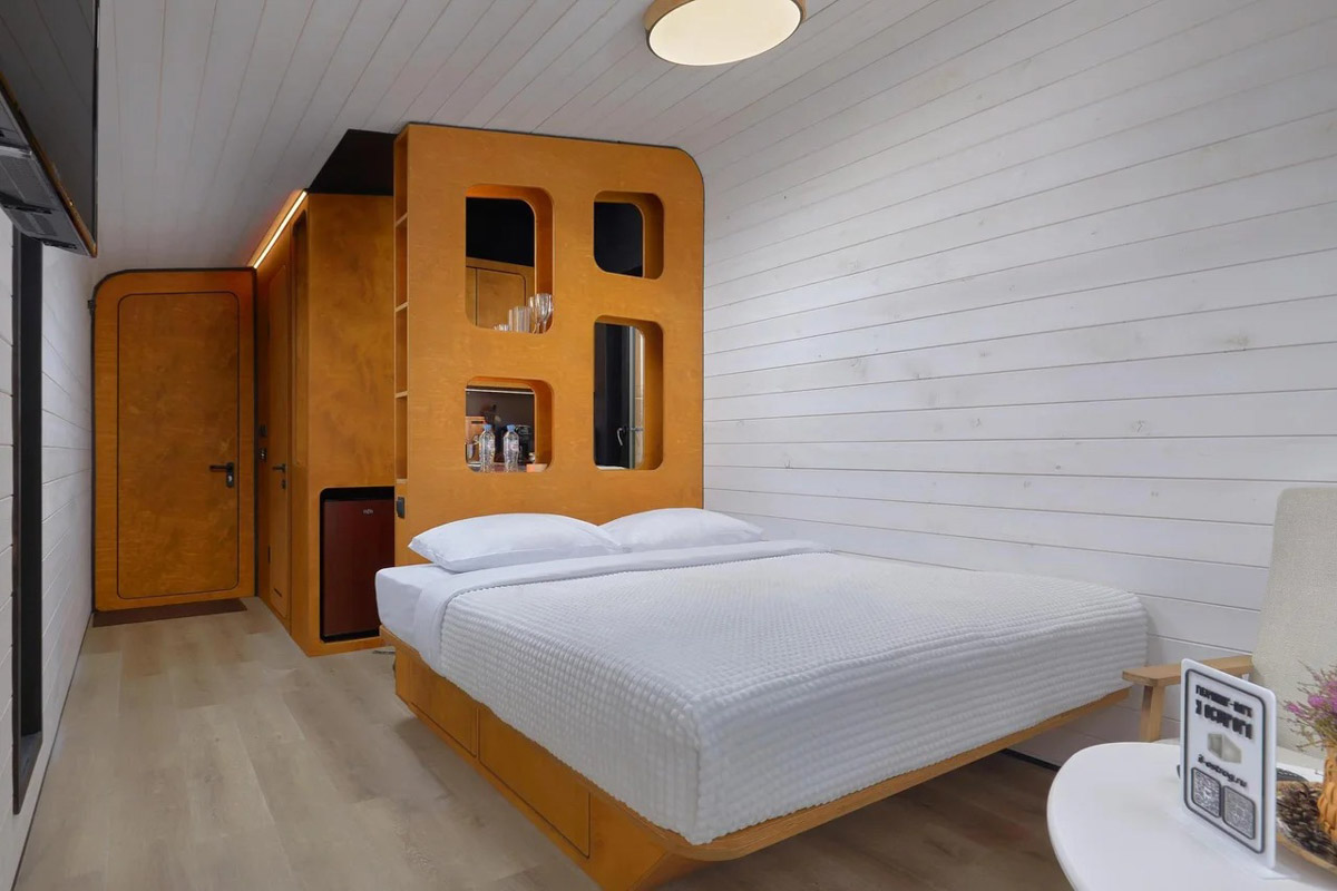 Где и&nbsp;как провести Новый год, каждый решает сам. Тем, кто планирует в&nbsp;каникулы покинуть бетонные джунгли, поможет обзор домов, которые сдают в&nbsp;аренду на&nbsp;праздники во&nbsp;Владимирской области. Мы&nbsp;подобрали варианты как для больших компаний, так и&nbsp;для пар и&nbsp;даже на&nbsp;одного человека. Однако стоит поторопиться с&nbsp;выбором&nbsp;— часы вот-вот пробьют полночь!