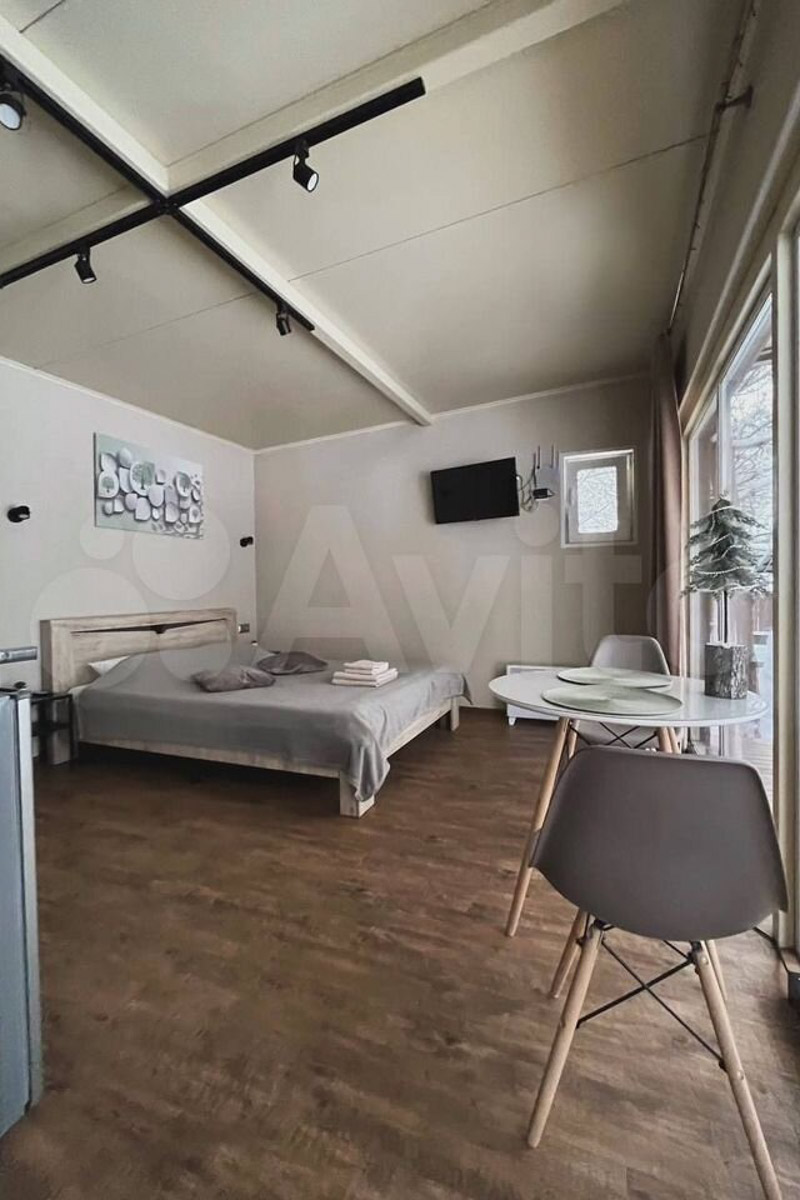 Где и&nbsp;как провести Новый год, каждый решает сам. Тем, кто планирует в&nbsp;каникулы покинуть бетонные джунгли, поможет обзор домов, которые сдают в&nbsp;аренду на&nbsp;праздники во&nbsp;Владимирской области. Мы&nbsp;подобрали варианты как для больших компаний, так и&nbsp;для пар и&nbsp;даже на&nbsp;одного человека. Однако стоит поторопиться с&nbsp;выбором&nbsp;— часы вот-вот пробьют полночь!