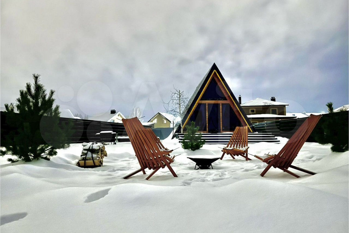 Где и&nbsp;как провести Новый год, каждый решает сам. Тем, кто планирует в&nbsp;каникулы покинуть бетонные джунгли, поможет обзор домов, которые сдают в&nbsp;аренду на&nbsp;праздники во&nbsp;Владимирской области. Мы&nbsp;подобрали варианты как для больших компаний, так и&nbsp;для пар и&nbsp;даже на&nbsp;одного человека. Однако стоит поторопиться с&nbsp;выбором&nbsp;— часы вот-вот пробьют полночь!