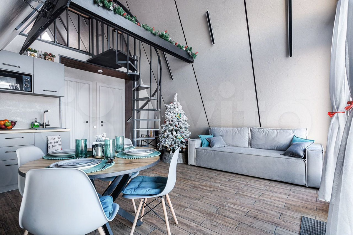 Где и&nbsp;как провести Новый год, каждый решает сам. Тем, кто планирует в&nbsp;каникулы покинуть бетонные джунгли, поможет обзор домов, которые сдают в&nbsp;аренду на&nbsp;праздники во&nbsp;Владимирской области. Мы&nbsp;подобрали варианты как для больших компаний, так и&nbsp;для пар и&nbsp;даже на&nbsp;одного человека. Однако стоит поторопиться с&nbsp;выбором&nbsp;— часы вот-вот пробьют полночь!