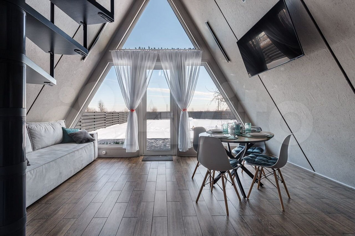 Где и&nbsp;как провести Новый год, каждый решает сам. Тем, кто планирует в&nbsp;каникулы покинуть бетонные джунгли, поможет обзор домов, которые сдают в&nbsp;аренду на&nbsp;праздники во&nbsp;Владимирской области. Мы&nbsp;подобрали варианты как для больших компаний, так и&nbsp;для пар и&nbsp;даже на&nbsp;одного человека. Однако стоит поторопиться с&nbsp;выбором&nbsp;— часы вот-вот пробьют полночь!