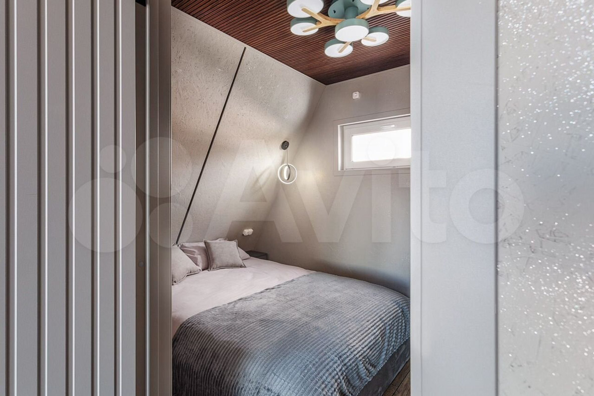 Где и&nbsp;как провести Новый год, каждый решает сам. Тем, кто планирует в&nbsp;каникулы покинуть бетонные джунгли, поможет обзор домов, которые сдают в&nbsp;аренду на&nbsp;праздники во&nbsp;Владимирской области. Мы&nbsp;подобрали варианты как для больших компаний, так и&nbsp;для пар и&nbsp;даже на&nbsp;одного человека. Однако стоит поторопиться с&nbsp;выбором&nbsp;— часы вот-вот пробьют полночь!