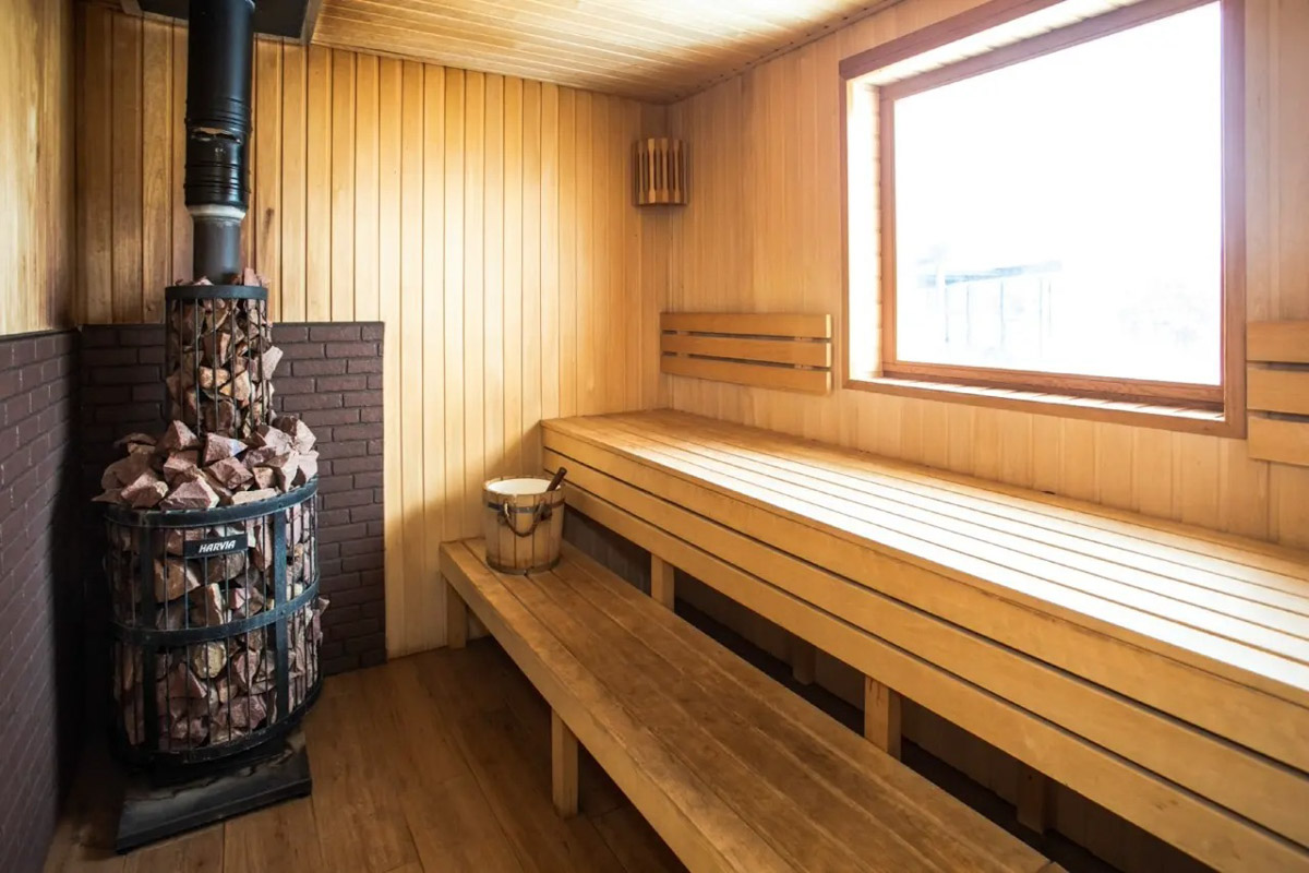 Где и&nbsp;как провести Новый год, каждый решает сам. Тем, кто планирует в&nbsp;каникулы покинуть бетонные джунгли, поможет обзор домов, которые сдают в&nbsp;аренду на&nbsp;праздники во&nbsp;Владимирской области. Мы&nbsp;подобрали варианты как для больших компаний, так и&nbsp;для пар и&nbsp;даже на&nbsp;одного человека. Однако стоит поторопиться с&nbsp;выбором&nbsp;— часы вот-вот пробьют полночь!