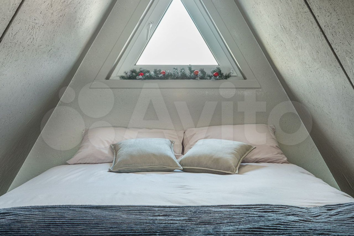 Где и&nbsp;как провести Новый год, каждый решает сам. Тем, кто планирует в&nbsp;каникулы покинуть бетонные джунгли, поможет обзор домов, которые сдают в&nbsp;аренду на&nbsp;праздники во&nbsp;Владимирской области. Мы&nbsp;подобрали варианты как для больших компаний, так и&nbsp;для пар и&nbsp;даже на&nbsp;одного человека. Однако стоит поторопиться с&nbsp;выбором&nbsp;— часы вот-вот пробьют полночь!